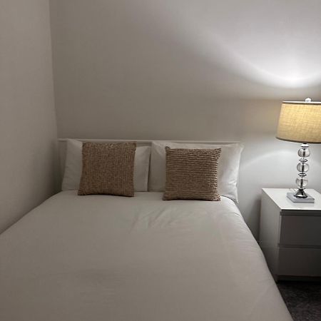 Ocean Village Marina 2 Bedroom Apartment With Balcony! Southampton Luaran gambar