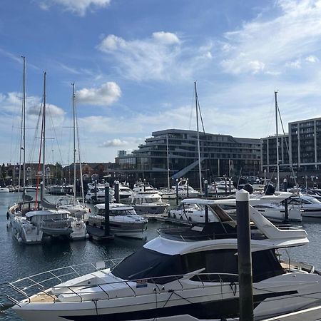 Ocean Village Marina 2 Bedroom Apartment With Balcony! Southampton Luaran gambar
