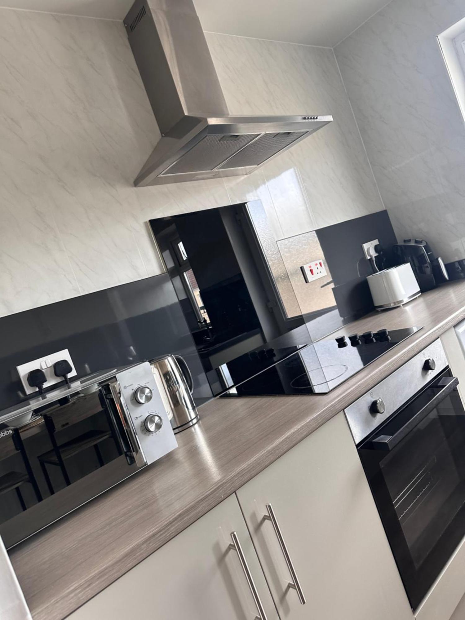 Ocean Village Marina 2 Bedroom Apartment With Balcony! Southampton Luaran gambar