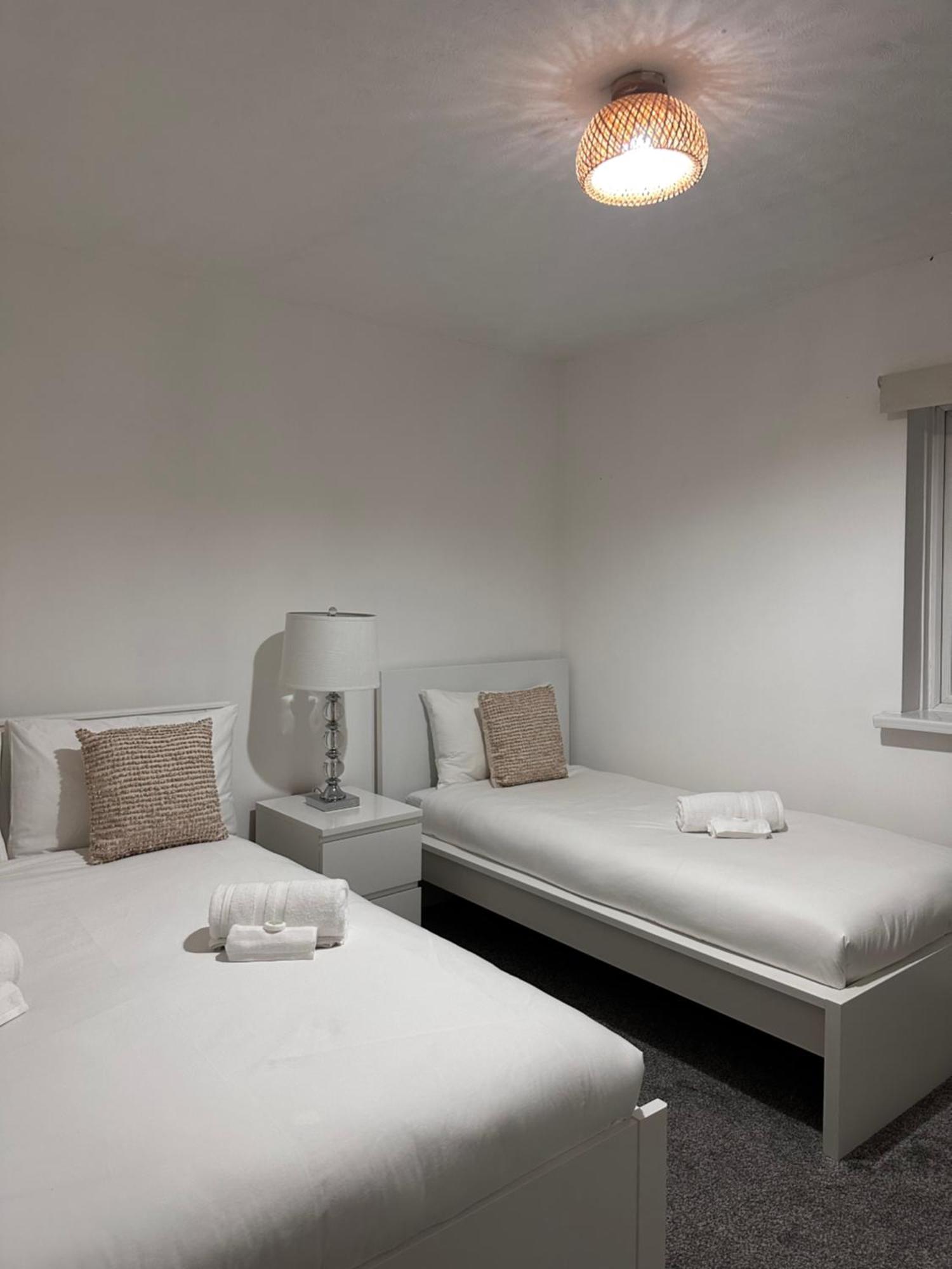 Ocean Village Marina 2 Bedroom Apartment With Balcony! Southampton Luaran gambar